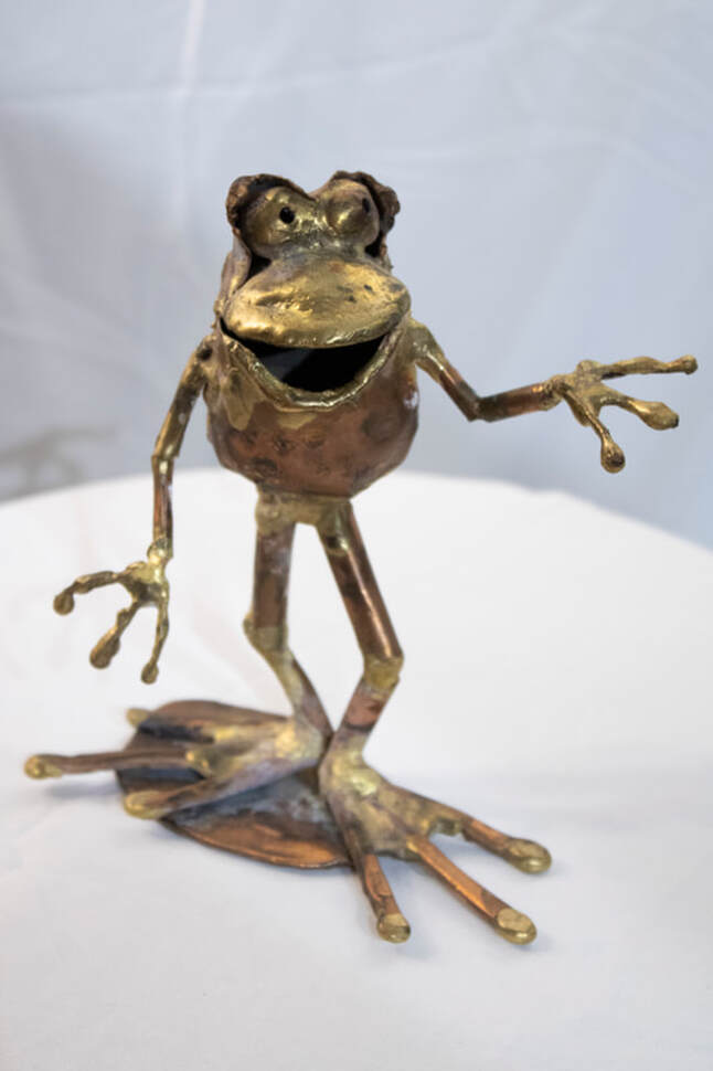 http://beautifulfrog.com/uploads/3/5/8/6/35862670/editor/little-talking-frog-sculpture-beau-smith-2020.jpg?1599442934