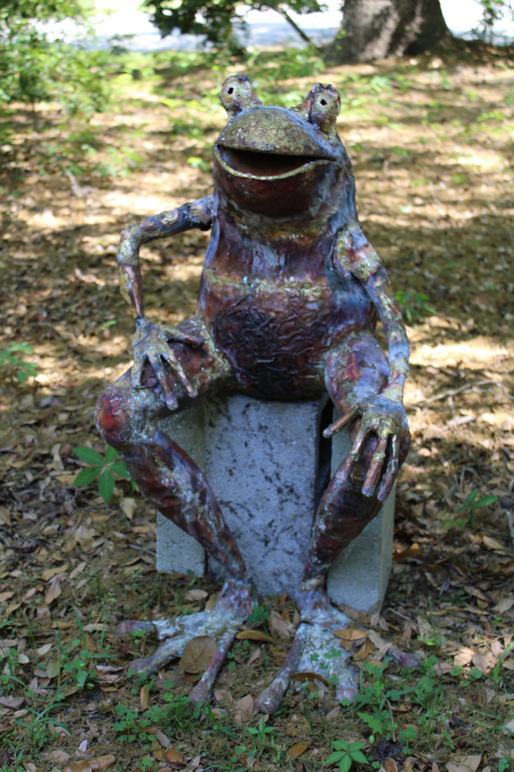 Seated Mid Size Shapely Frog Sculpture – Beau Smith's Copper Frog